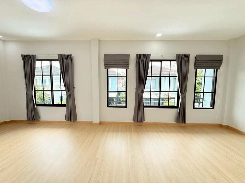 PROMPTPAT 1 RAMINDRA, Bangkok, Sam Wa Tawan Tok, Khlong Sam Wa, Bangkok, 4 Bedrooms, 140 sqm, Semi-Detached House (Twin House) For Sale, by NR AGENT, 500522937 - DDproperty.com
