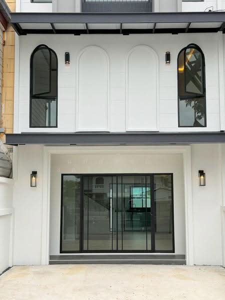 ทาวน์โฮม4 ชั้น ลาดพร้าว 110 ถนนลาดพร้าว รีโนเวทใหม่ทั้งหลัง, กรุงเทพ, ลาดพร้าว110, พลับพลา, วังทองหลาง, กรุงเทพ, 200 ตร.ม., ทาวน์เฮ้าส์ ขาย, โดย นภัสศรณ์ วงศ์สินไทยกร (นันท์), 500523171 - DDproperty.com