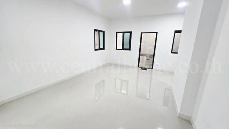Pattara Private 2 Phase 3, Pathum Thani, ปทุมธานี-สามโคก-เสนา, Sam Khok, Pathum Thani, 2 Bedrooms, 140 sqm, Townhouse For Sale, by คุณ ศันสนีย์ ( เก๋ ), 500523205 - DDproperty.com