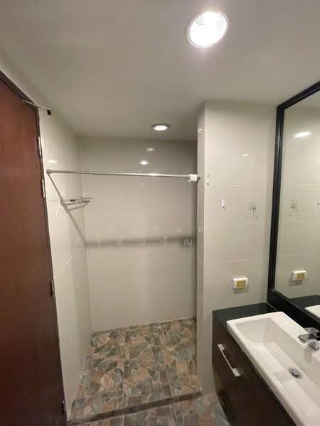 The Line Phahonyothin Park, Bangkok, 1090 Phahonyothin Road, Jom Phon, Chatuchak, Bangkok, 1 Bedroom, 38 sqm, Condo For Sale, by Narupon Jongmanwattana, 500523254 - DDproperty.com