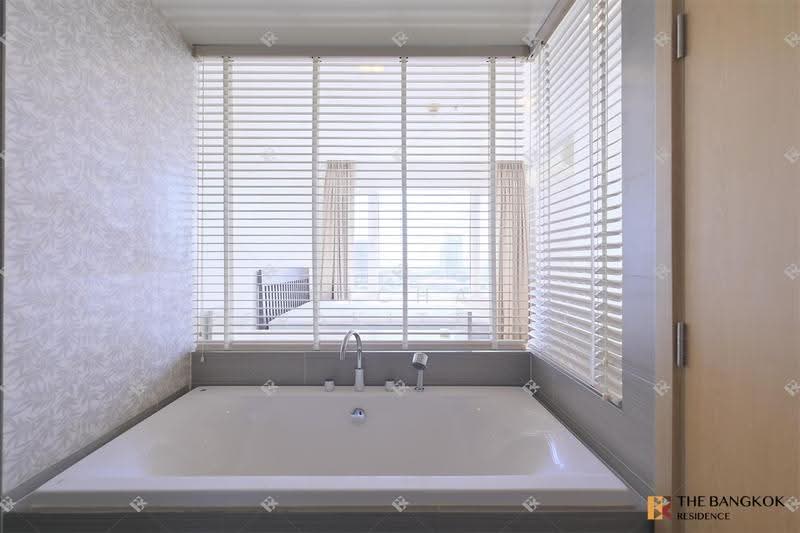 Siri At Sukhumvit, Bangkok, 902 Sukhumvit Road, Phra Kanong, Khlong Toei, Bangkok, 2 Bedrooms, 70 sqm, Condo For Rent, by Nicha Peerakittikul, 500523420 - DDproperty.com
