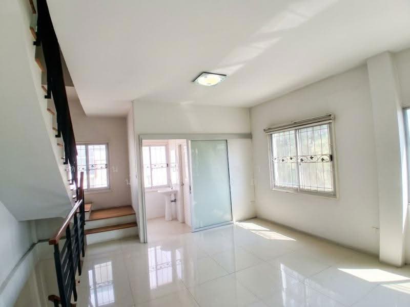 RK Office Park Ramintra - Ramkhamhaeng, Bangkok, Suwinthawong Road, Min Buri, Bangkok, 3 Bedrooms, 210 sqm, Townhouse For Sale, by ด่วน! ขายขาดทุน ทาวน์โฮม/ออฟฟิศ 3.5 ชั้น RK Office Park สุวินทวงศ์, 500523591 - DDproperty.com