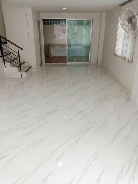 RK Office Park Ramintra - Ramkhamhaeng, Bangkok, Suwinthawong Road, Min Buri, Bangkok, 3 Bedrooms, 210 sqm, Townhouse For Sale, by ด่วน! ขายขาดทุน ทาวน์โฮม/ออฟฟิศ 3.5 ชั้น RK Office Park สุวินทวงศ์, 500523591 - DDproperty.com