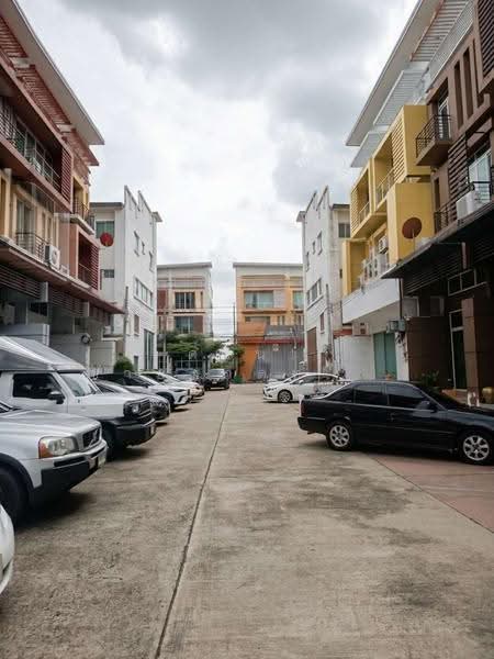 RK Office Park Ramintra - Ramkhamhaeng, Bangkok, Suwinthawong Road, Min Buri, Bangkok, 3 Bedrooms, 210 sqm, Townhouse For Sale, by ด่วน! ขายขาดทุน ทาวน์โฮม/ออฟฟิศ 3.5 ชั้น RK Office Park สุวินทวงศ์, 500523591 - DDproperty.com