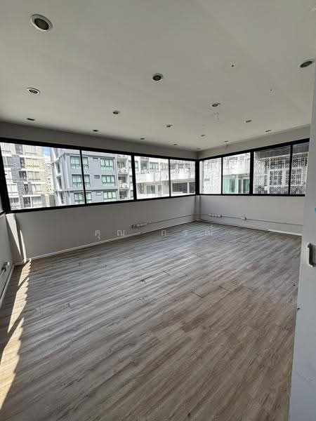 Soi Ruamruedee, Bangkok, Lumphini, Pathum Wan, Bangkok, , 1,000 sqm, Office Space For Rent, by Mr Gon, 500523627 - DDproperty.com
