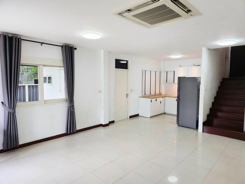 4-BR House, Bangkok, Praborommaharatchawang, Phra Nakhon, Bangkok, 4 Bedrooms, 250 sqm, Single Detached House For Rent, by Settawut Leenavong, 500523704 - DDproperty.com
