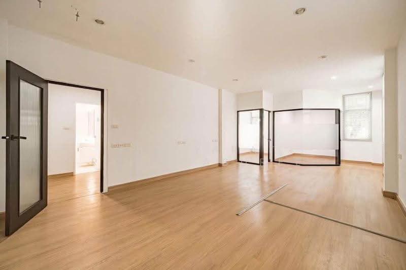 Office Building Home Office with Warehouse in Ladprao, Bangkok, ลาดพร้าวซอย 6, Jom Phon, Chatuchak, Bangkok, , 725 sqm, Office Space For Rent, by Thanyarat Rattanaburee, 500523855 - DDproperty.com
