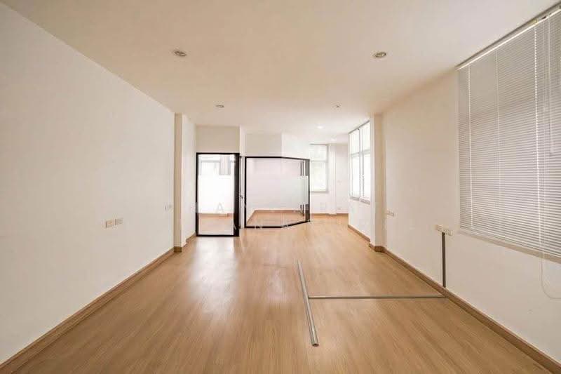Office Building Home Office with Warehouse in Ladprao, Bangkok, ลาดพร้าวซอย 6, Jom Phon, Chatuchak, Bangkok, , 725 sqm, Office Space For Rent, by Thanyarat Rattanaburee, 500523855 - DDproperty.com