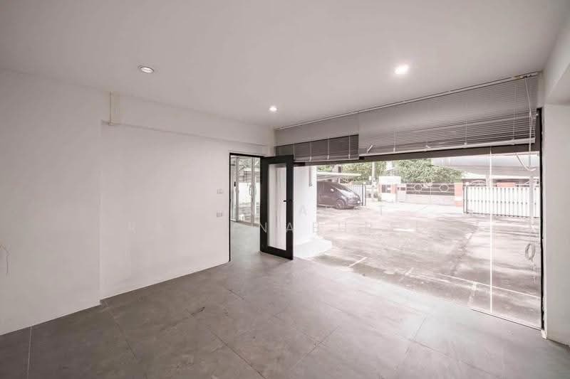 Office Building Home Office with Warehouse in Ladprao, Bangkok, ลาดพร้าวซอย 6, Jom Phon, Chatuchak, Bangkok, , 725 sqm, Office Space For Rent, by Thanyarat Rattanaburee, 500523855 - DDproperty.com