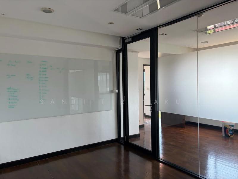 For Rent Bangkok Warehouse BTS Punnawithi With Office 10-Wheel Access Wh-1289, Bangkok, Bang Chak, Phra Khanong, Bangkok, , 1,000 sqm, Warehouse/Factory For Rent, by Santi Tiranakul, 500523871 - DDproperty.com