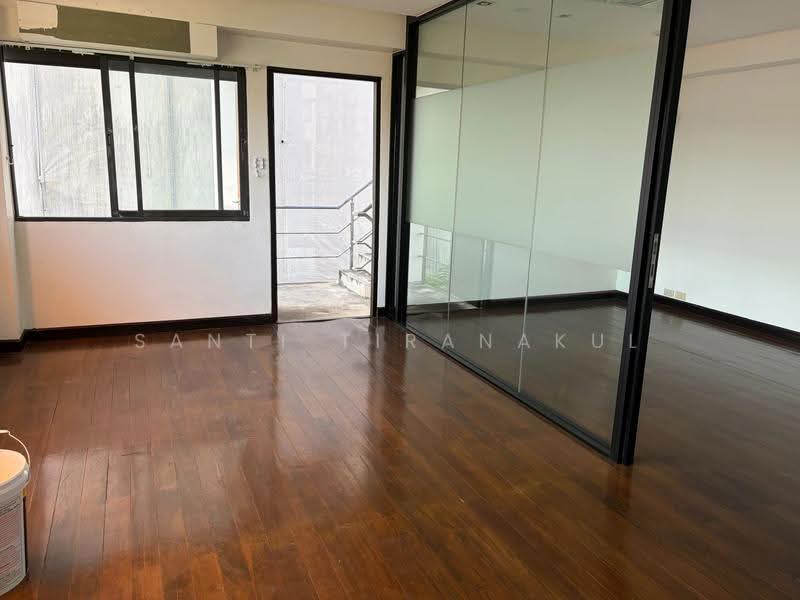 For Rent Bangkok Warehouse BTS Punnawithi With Office 10-Wheel Access Wh-1289, Bangkok, Bang Chak, Phra Khanong, Bangkok, , 1,000 sqm, Warehouse/Factory For Rent, by Santi Tiranakul, 500523871 - DDproperty.com