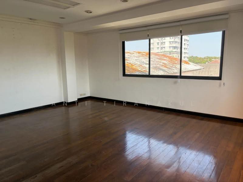 For Rent Bangkok Warehouse BTS Punnawithi With Office 10-Wheel Access Wh-1289, Bangkok, Bang Chak, Phra Khanong, Bangkok, , 1,000 sqm, Warehouse/Factory For Rent, by Santi Tiranakul, 500523871 - DDproperty.com