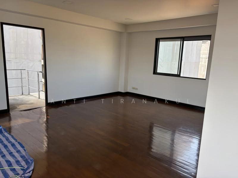 For Rent Bangkok Warehouse BTS Punnawithi With Office 10-Wheel Access Wh-1289, Bangkok, Bang Chak, Phra Khanong, Bangkok, , 1,000 sqm, Warehouse/Factory For Rent, by Santi Tiranakul, 500523871 - DDproperty.com