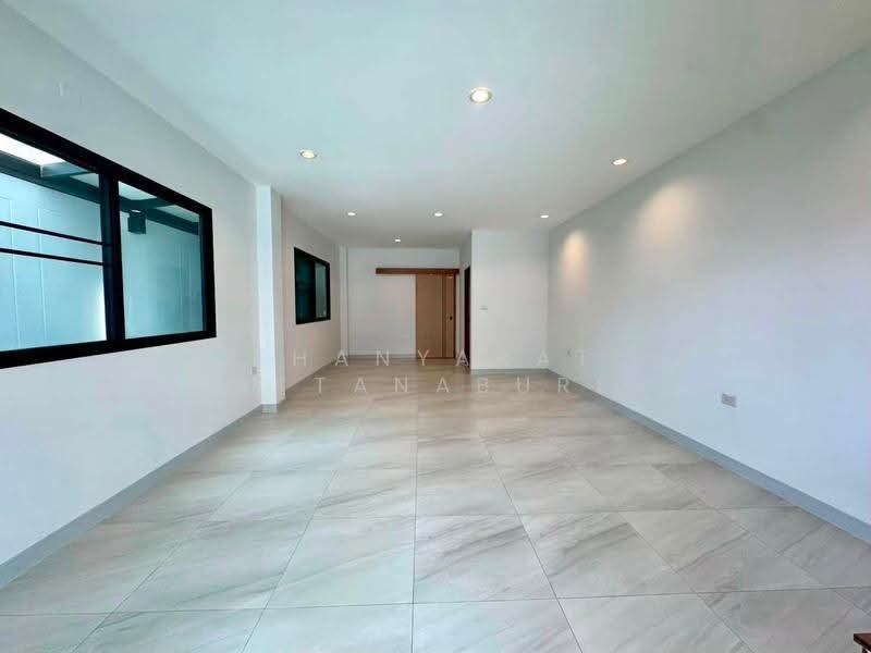 Home office modern luxury ลาดพร้าว 87 หลัง CDC, กรุงเทพ, ลาดพร้าว 87, คลองเจ้าคุณสิงห์, วังทองหลาง, กรุงเทพ, 175 ตร.ม., สำนักงาน ให้เช่า, โดย Thanyarat Rattanaburee, 500523946 - DDproperty.com