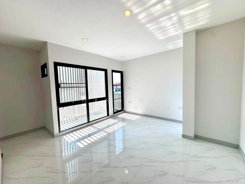 Modern Luxury Home Office in Lat Phrao 87, Behind CDC, Bangkok, ลาดพร้าว 87, Khlong Chaokhun Sing, Wang Thonglang, Bangkok, , 175 sqm, Office Space For Rent, by Thanyarat Rattanaburee, 500523946 - DDproperty.com