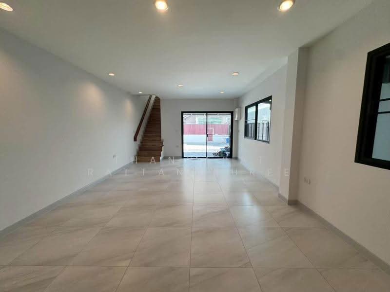 Home office modern luxury ลาดพร้าว 87 หลัง CDC, กรุงเทพ, ลาดพร้าว 87, คลองเจ้าคุณสิงห์, วังทองหลาง, กรุงเทพ, 175 ตร.ม., สำนักงาน ให้เช่า, โดย Thanyarat Rattanaburee, 500523946 - DDproperty.com