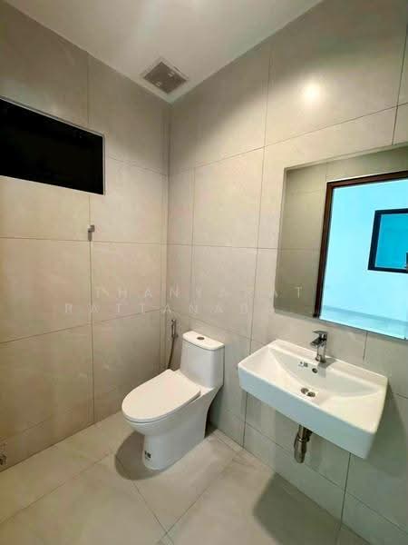 Modern Luxury Home Office in Lat Phrao 87, Behind CDC, Bangkok, ลาดพร้าว 87, Khlong Chaokhun Sing, Wang Thonglang, Bangkok, , 175 sqm, Office Space For Rent, by Thanyarat Rattanaburee, 500523946 - DDproperty.com
