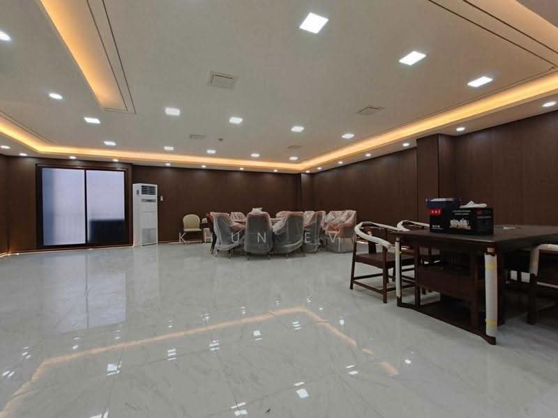 Office building near MRT Huai Khwang Luxury interior(SPSEVE2291), Bangkok, รัชดาภิเษก, Din Daeng, Bangkok, , 800 sqm, Office Space For Rent, by Khun Eve, 500524423 - DDproperty.com