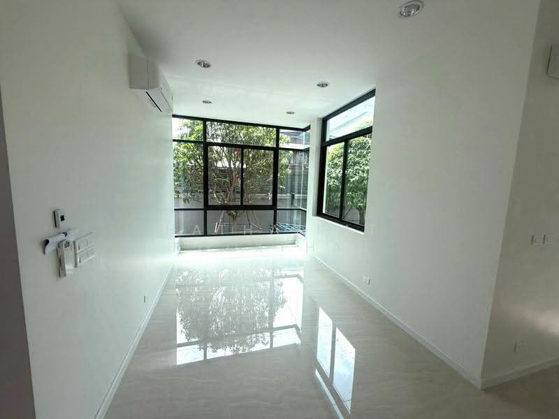 4-BR House, Bangkok, Bang Sue, Bangkok, 4 Bedrooms, 300 sqm, Single Detached House For Rent, by Hathairat Rookphan, 500524447 - DDproperty.com