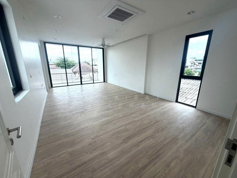 4-BR House, Bangkok, Bang Sue, Bangkok, 4 Bedrooms, 300 sqm, Single Detached House For Rent, by Hathairat Rookphan, 500524447 - DDproperty.com