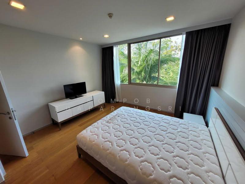 Ficus Lane, Bangkok, Soi Sukhumvit 44/1, Phra Kanong, Khlong Toei, Bangkok, 2 Bedrooms, 199 sqm, Condo For Rent, by Sompob Buaparungsri, 500524563 - DDproperty.com