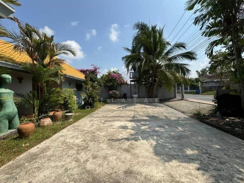 5-BR Villa, Chon Buri (Pattaya), Nong Pru, Bang Lamung (Pattaya), Chon Buri (Pattaya), 5 Bedrooms, 300 sqm, Villa For Sale, by Nattasak Poosuwan, 500524708 - DDproperty.com