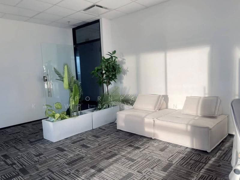 ให้เช่าออฟฟิศหรู ตกแต่งครบพร้อมเข้าอยู่ (Serviced Office) ขนาด 102 ตร.ม. ทำเลคลองเตย - พระราม 4, กรุงเทพ, คลองเตย, กรุงเทพ, 102 ตร.ม., สำนักงาน ให้เช่า, โดย Pornpann Kaewplang (Sand), 500524818 - DDproperty.com