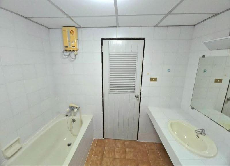 Laem Chabang Tower, Chon Buri (Pattaya), Thung Suk La, Si Racha, Chon Buri (Pattaya), 1 Bedroom, 54 sqm, Condo For Sale, by The Best Property แดง, 500525002 - DDproperty.com