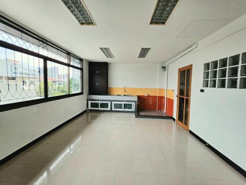 ทาวน์เฮ้าส์ยานนาวา กรุงเทพมหานคร, Bangkok, Chong Nonsi, Yan Nawa, Bangkok, 4 Bedrooms, 300 sqm, Townhouse For Sale, by The Best Property แหม่ม, 500525196 - DDproperty.com