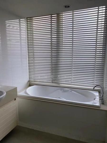 Siri Residence, Bangkok, 21 Soi Sukhumvit 24, Khong Tan, Khlong Toei, Bangkok, 2 Bedrooms, 110 sqm, Condo For Rent, by Pensasi Ongphichetmetha, 500525705 - DDproperty.com