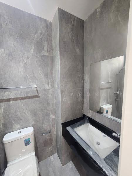 บ้านใหม่มือ 1 ใจกลางลาดพร้าว 101, Bangkok, Khlong Chaokhun Sing, Wang Thonglang, Bangkok, 4 Bedrooms, 270 sqm, Single Detached House For Sale, by Angsanaporn D, 500525722 - DDproperty.com