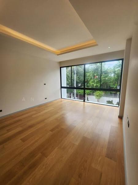 บ้านใหม่มือ 1 ใจกลางลาดพร้าว 101, Bangkok, Khlong Chaokhun Sing, Wang Thonglang, Bangkok, 4 Bedrooms, 270 sqm, Single Detached House For Sale, by Angsanaporn D, 500525722 - DDproperty.com