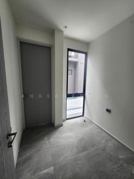 บ้านใหม่มือ 1 ใจกลางลาดพร้าว 101, Bangkok, Khlong Chaokhun Sing, Wang Thonglang, Bangkok, 4 Bedrooms, 270 sqm, Single Detached House For Sale, by Angsanaporn D, 500525722 - DDproperty.com