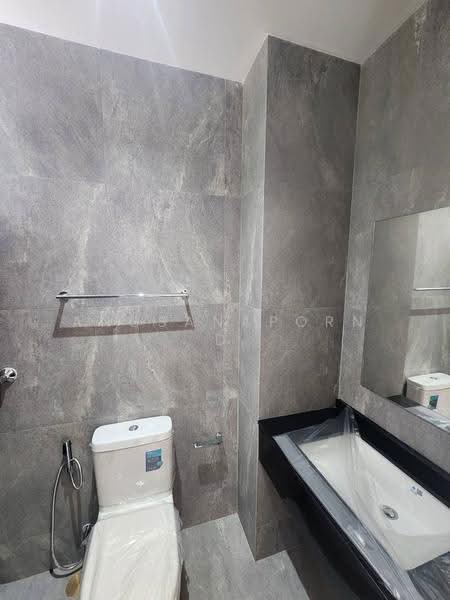 บ้านใหม่มือ 1 ใจกลางลาดพร้าว 101, Bangkok, Khlong Chaokhun Sing, Wang Thonglang, Bangkok, 4 Bedrooms, 270 sqm, Single Detached House For Sale, by Angsanaporn D, 500525722 - DDproperty.com