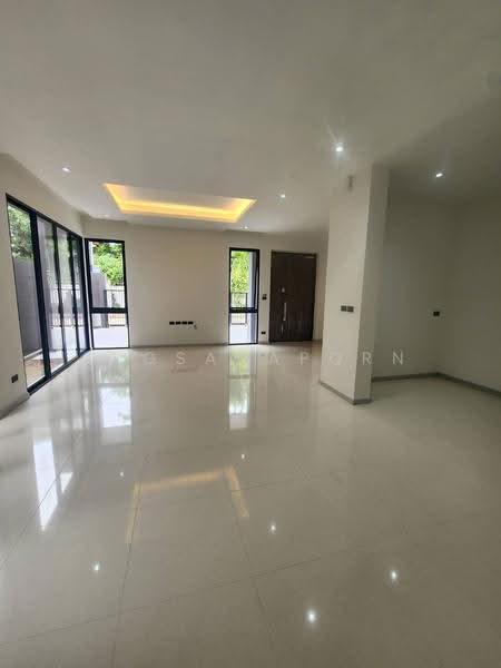 บ้านใหม่มือ 1 ใจกลางลาดพร้าว 101, Bangkok, Khlong Chaokhun Sing, Wang Thonglang, Bangkok, 4 Bedrooms, 270 sqm, Single Detached House For Sale, by Angsanaporn D, 500525722 - DDproperty.com