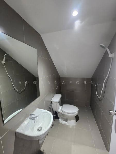 บ้านใหม่มือ 1 ใจกลางลาดพร้าว 101, Bangkok, Khlong Chaokhun Sing, Wang Thonglang, Bangkok, 4 Bedrooms, 270 sqm, Single Detached House For Sale, by Angsanaporn D, 500525722 - DDproperty.com