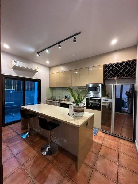 Thonglor pool villa, Bangkok, Khlong Tan Nua, Watthana, Bangkok, 5 Bedrooms, 800 sqm, Single Detached House For Rent, by Amarin Sitthidhoon, 500526064 - DDproperty.com