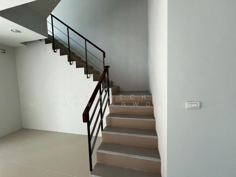 undefined, Bangkok, Khlong Sam Prawet, Lat Krabang, Bangkok, 3 Bedrooms, 217 sqm, Townhouse For Rent, by Thawatchai Methawongworakul, 500526150 - DDproperty.com