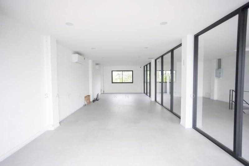 4-BR Townhouse, Bangkok, Praborommaharatchawang, Phra Nakhon, Bangkok, 4 Bedrooms, 288 sqm, Townhouse For Rent, by Sataporn Jalao, 500526165 - DDproperty.com