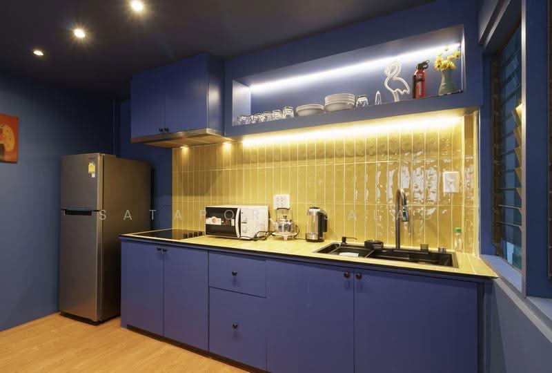 5-BR Townhouse, Bangkok, Khlong Tan Nua, Watthana, Bangkok, 5 Bedrooms, 240 sqm, Townhouse For Rent, by Sataporn Jalao, 500526173 - DDproperty.com