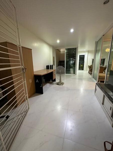 3-BR Townhouse, Bangkok, Din Daeng, Bangkok, 3 Bedrooms, 204 sqm, Townhouse For Sale, by Sataporn Jalao, 500526194 - DDproperty.com