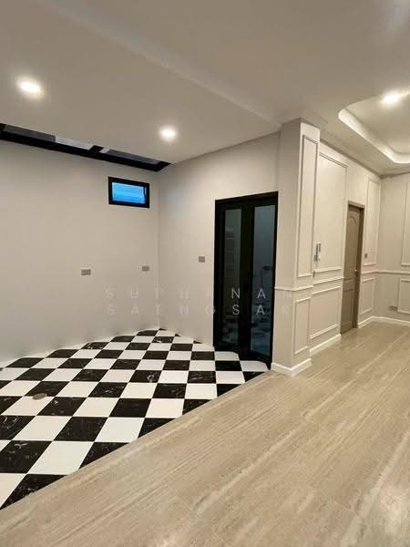 BRAND NEW LUXURY TOWNHOME AT Sukhumvit 50 For Rent, Bangkok, Phra Kanong, Khlong Toei, Bangkok, 3 Bedrooms, 220 sqm, Townhouse For Rent, by Suphanan Saengsak, 500526201 - DDproperty.com