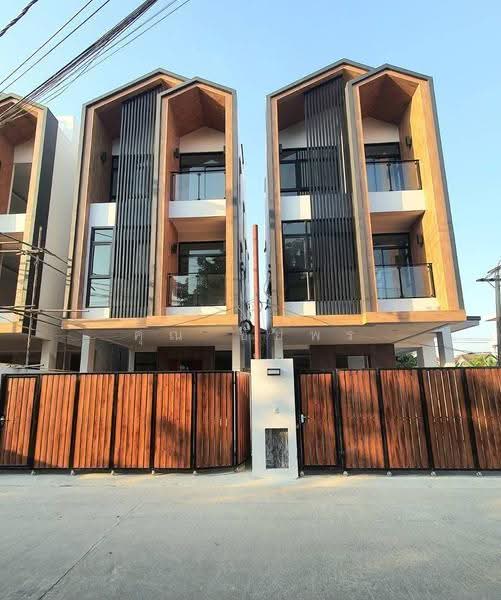 Modern Life HOME @ Huai Khwang, Bangkok, สุทธิสาร, Samsen Nok, Huai Khwang, Bangkok, 3 Bedrooms, 260 sqm, Single Detached House For Sale, by คุณ ชัยพร, 500526236 - DDproperty.com