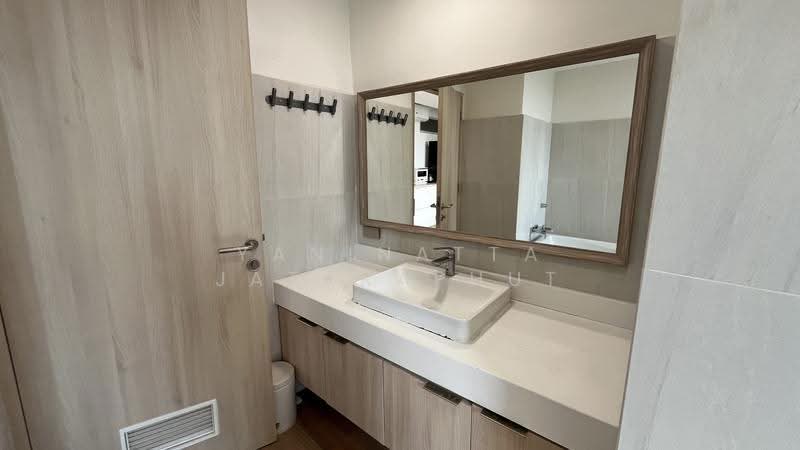 President Park Sukhumvit 24, Bangkok, 99 Sukhumvit 24 Alley, Khlongtoei Nua, Watthana, Bangkok, 4 Bedrooms, 223 sqm, Condo For Sale, by Yaninatta Jaturaphut, 500526237 - DDproperty.com