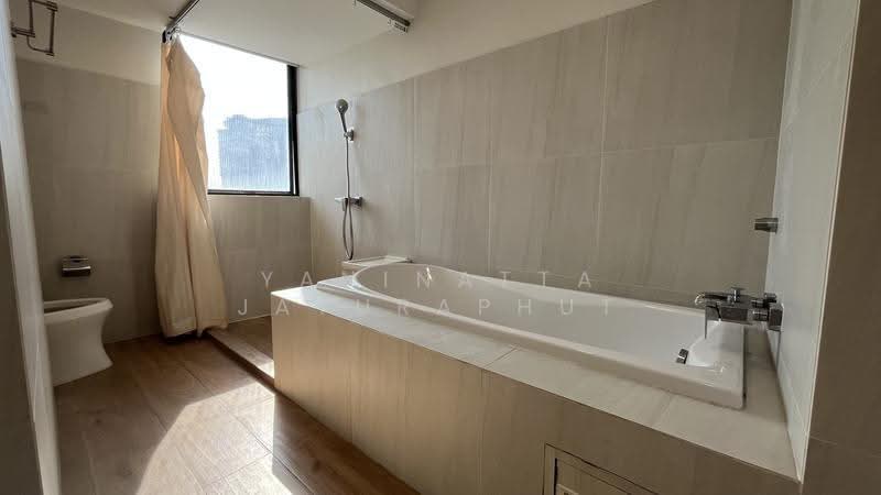 President Park Sukhumvit 24, Bangkok, 99 Sukhumvit 24 Alley, Khlongtoei Nua, Watthana, Bangkok, 4 Bedrooms, 223 sqm, Condo For Sale, by Yaninatta Jaturaphut, 500526237 - DDproperty.com