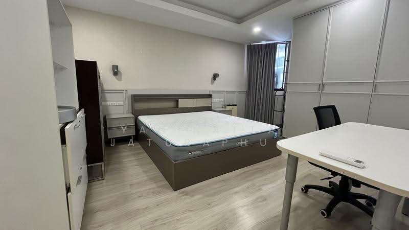 President Park Sukhumvit 24, Bangkok, 99 Sukhumvit 24 Alley, Khlongtoei Nua, Watthana, Bangkok, 4 Bedrooms, 223 sqm, Condo For Sale, by Yaninatta Jaturaphut, 500526237 - DDproperty.com