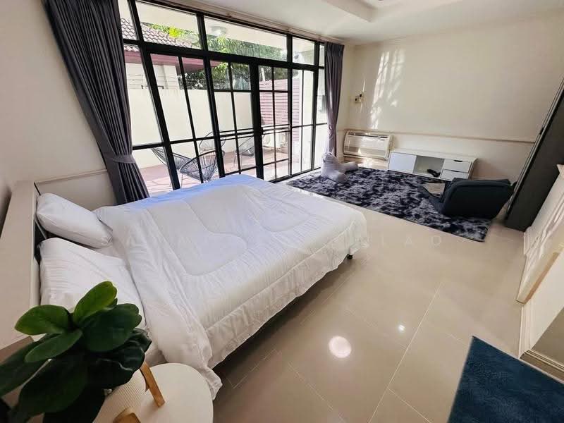 4-BR Townhouse, Bangkok, Praborommaharatchawang, Phra Nakhon, Bangkok, 4 Bedrooms, 350 sqm, Townhouse For Rent, by Sataporn Jalao, 500526298 - DDproperty.com