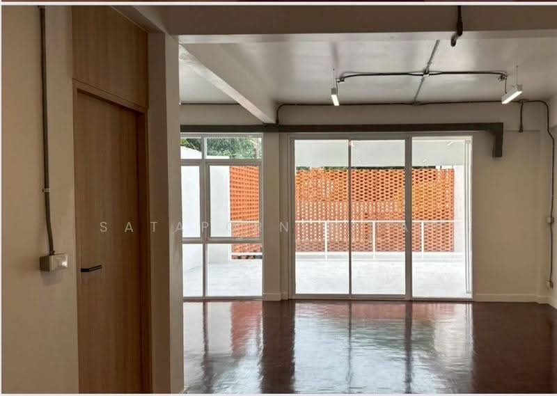 3-BR House, Bangkok, Khlong Tan Nua, Watthana, Bangkok, 3 Bedrooms, 400 sqm, Single Detached House For Rent, by Sataporn Jalao, 500526317 - DDproperty.com