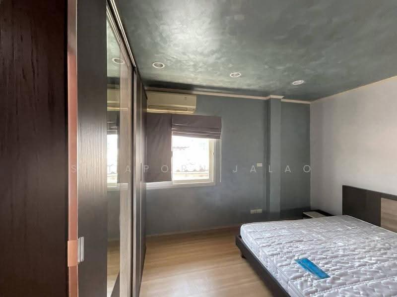 4-BR House, Bangkok, Huai Khwang, Bangkok, 4 Bedrooms, 410 sqm, Single Detached House For Rent, by Sataporn Jalao, 500526337 - DDproperty.com