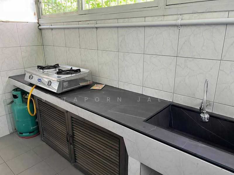 4-BR House, Bangkok, Din Daeng, Bangkok, 4 Bedrooms, 300 sqm, Single Detached House For Rent, by Sataporn Jalao, 500526342 - DDproperty.com